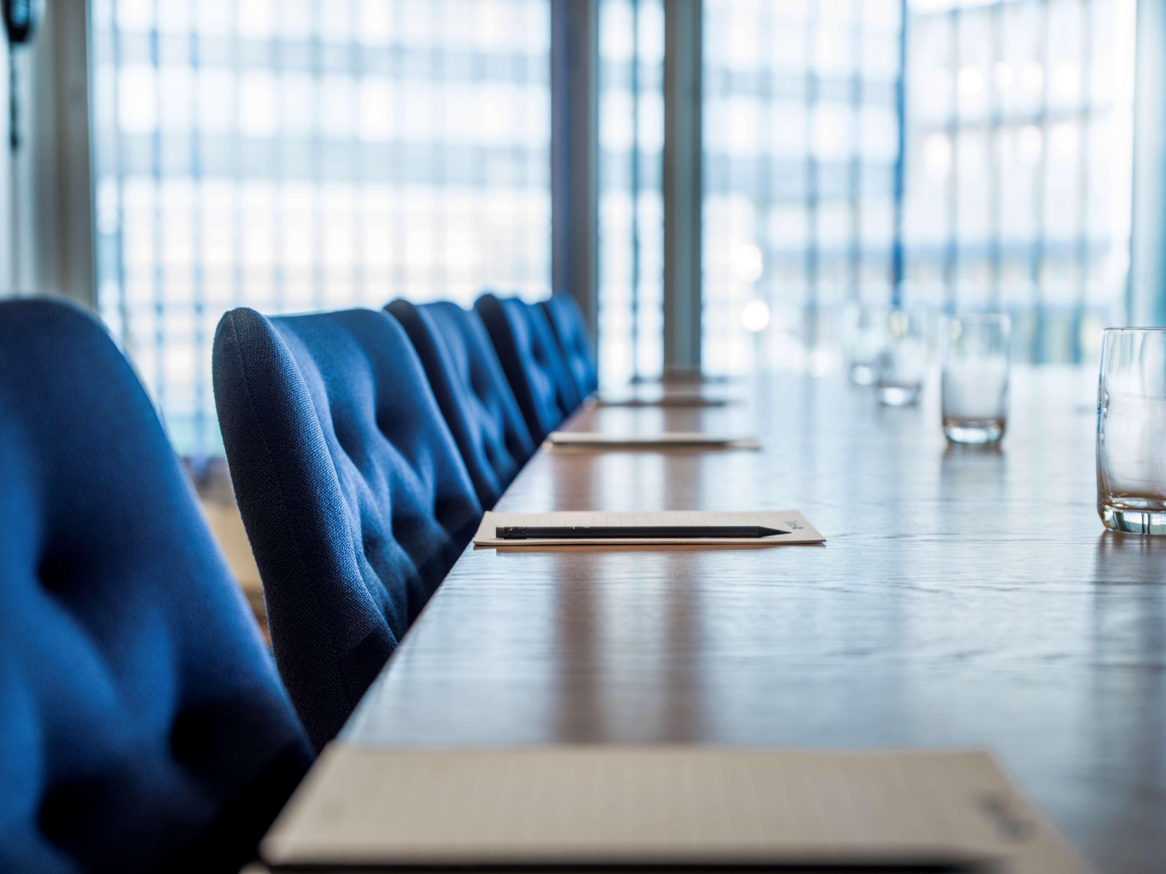 Radisson Blu Airport Terminal Hotel Arlanda Luaran gambar "The board of directors of a company is responsible for the company's management."